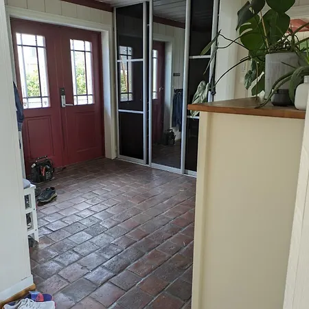 فيلة Large House 5 Bedr 2 Full Baths Near Trainst *