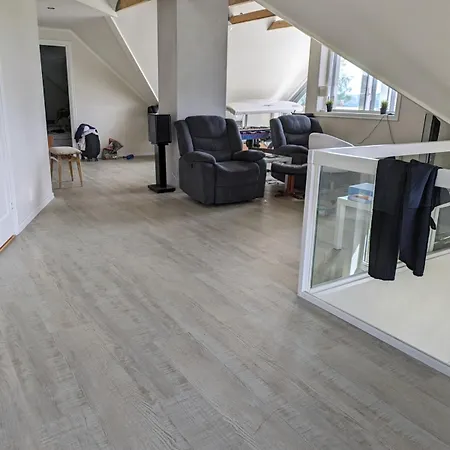 Large House 5 Bedr 2 Full Baths Near Trainst