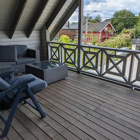 Large House 5 Bedr 2 Full Baths Near Trainst Rotnes