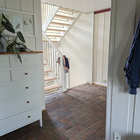 Large House 5 Bedr 2 Full Baths Near Trainst فيلة *