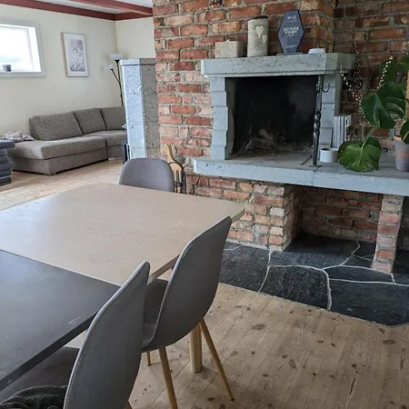 فيلة Large House 5 Bedr 2 Full Baths Near Trainst *