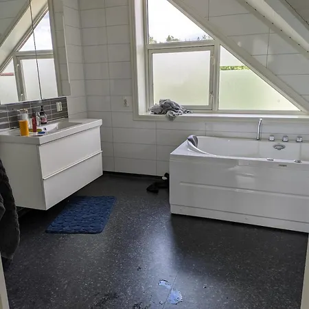 فيلة Large House 5 Bedr 2 Full Baths Near Trainst *