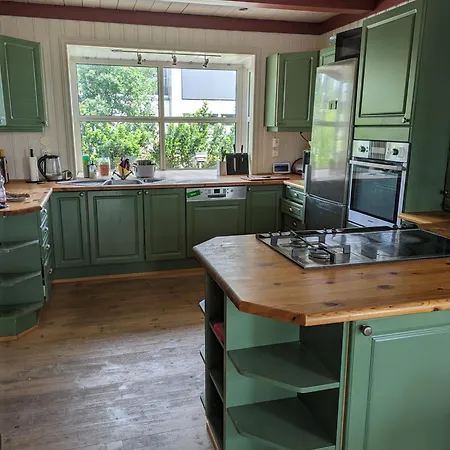 וילה Large House 5 Bedr 2 Full Baths Near Trainst
